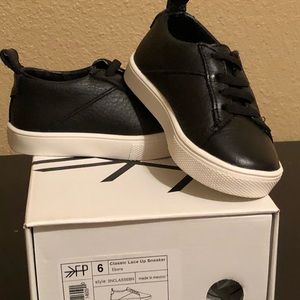 Black freshly picked classic lace ups